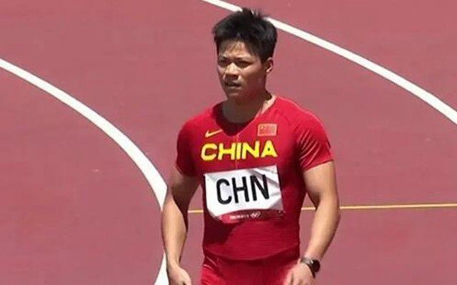 两少妇隔着帘子精油按摩